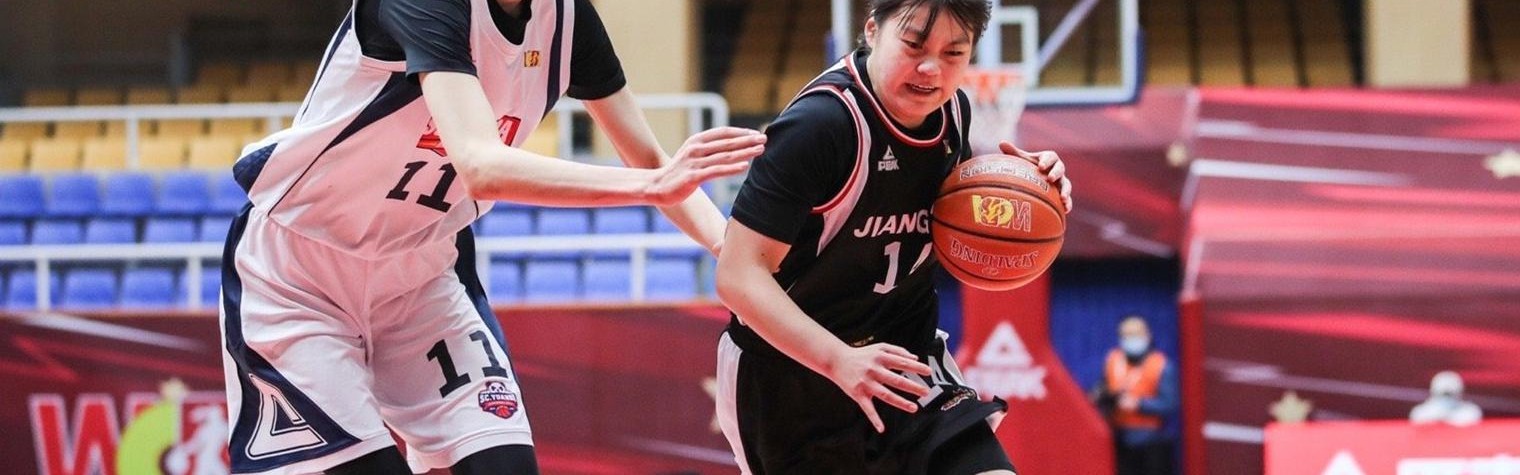 场均轰19+6！中国女篮又一21岁1米88新星崛起：转型接班黄思静？